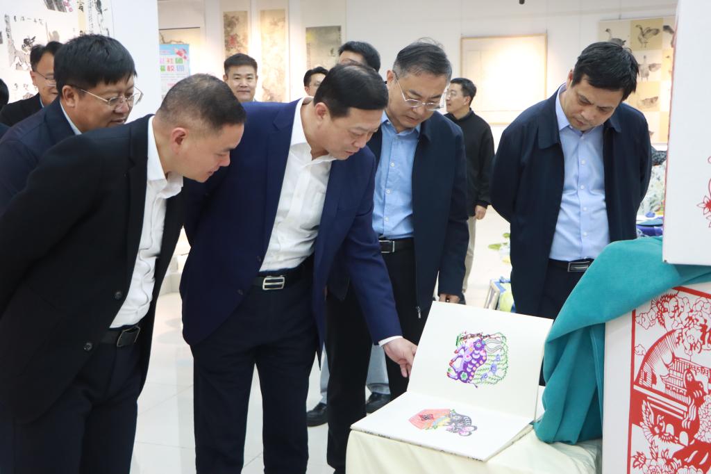 20241021陈永生部长、左文副市长来我校调研 (1).jpg