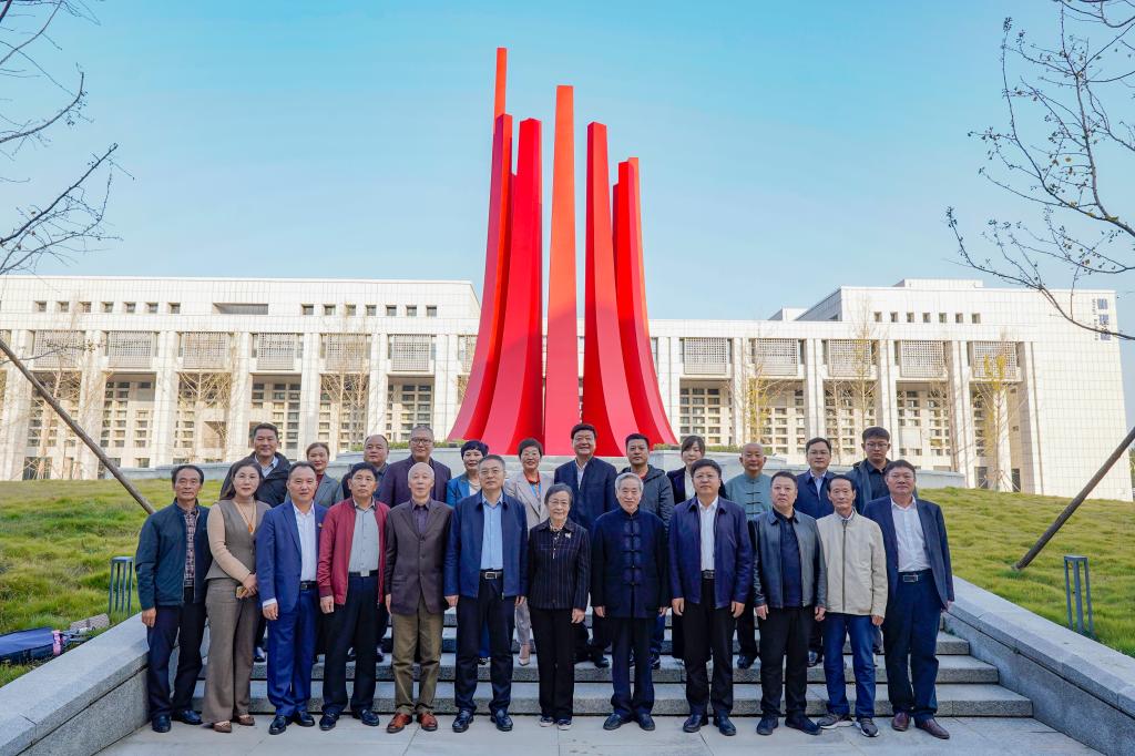 20241023走进崇高合影、参观4.jpg