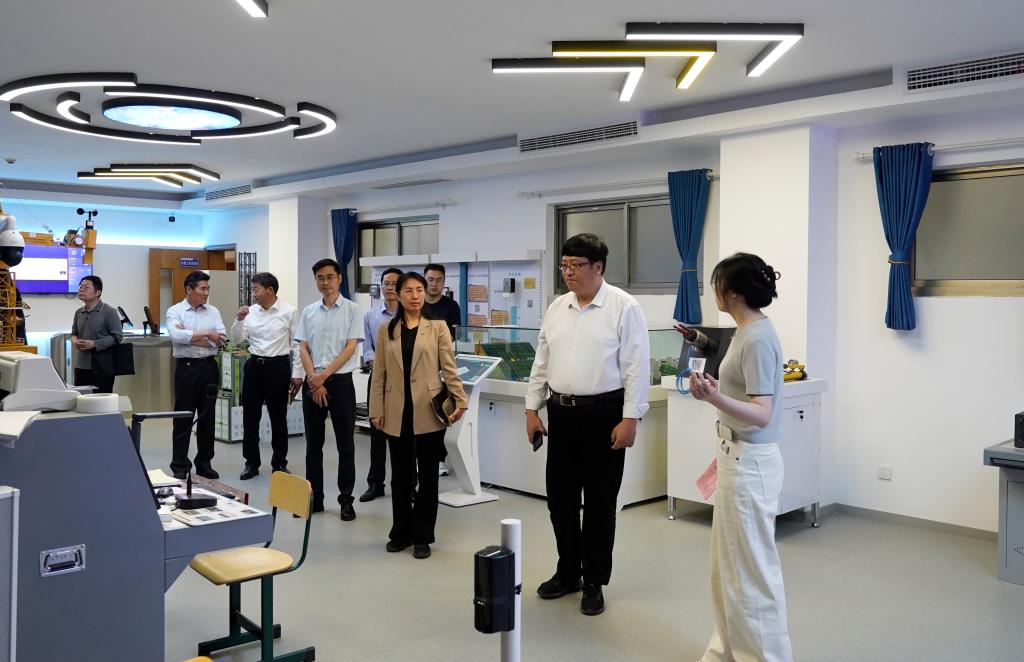 20250430丛海林 褚夫敏调研市中校区 (3).JPG