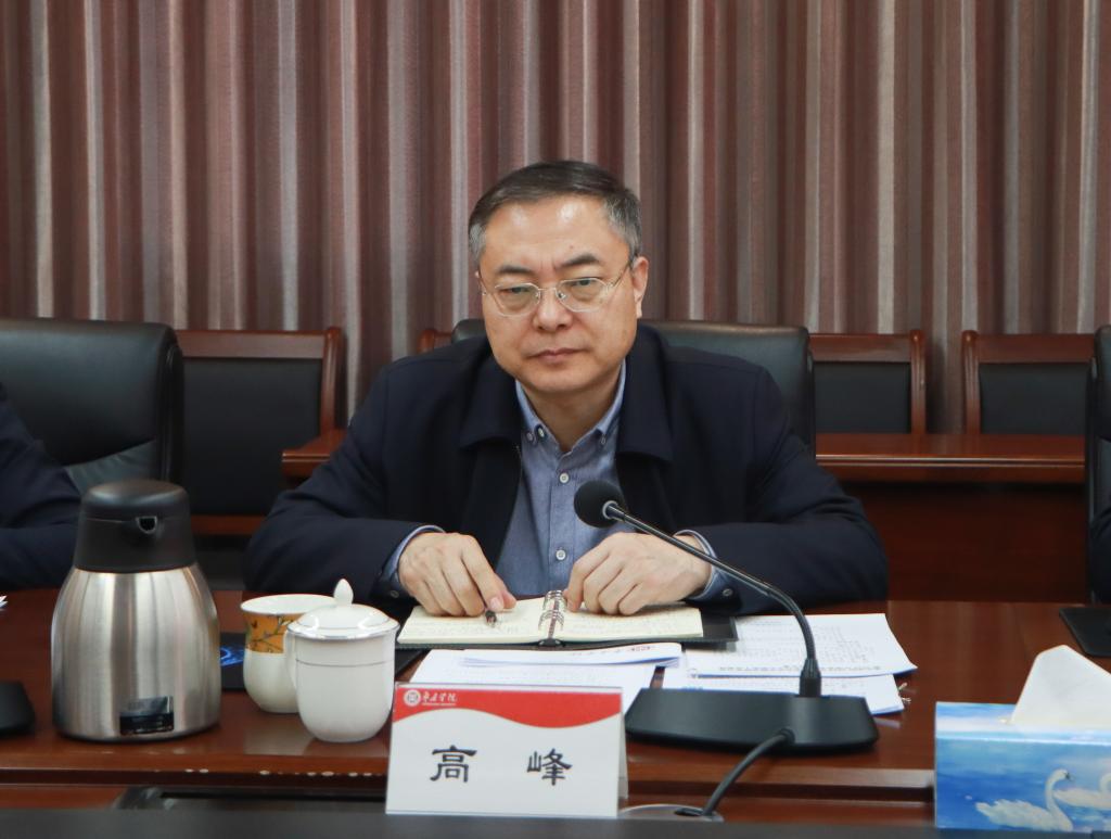 20250113校党委举行2024年度民主生活会前专题学习会暨2025年度党委理论学习中心组第1次集体学习2.jpg