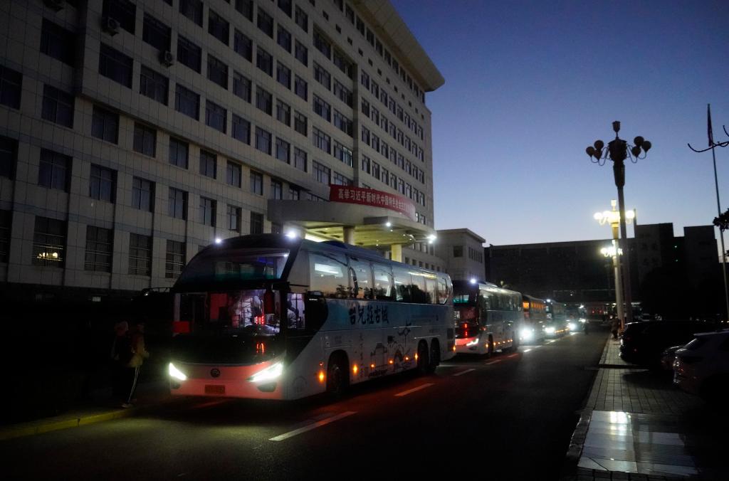 20241221市中校区考研送考2.jpg